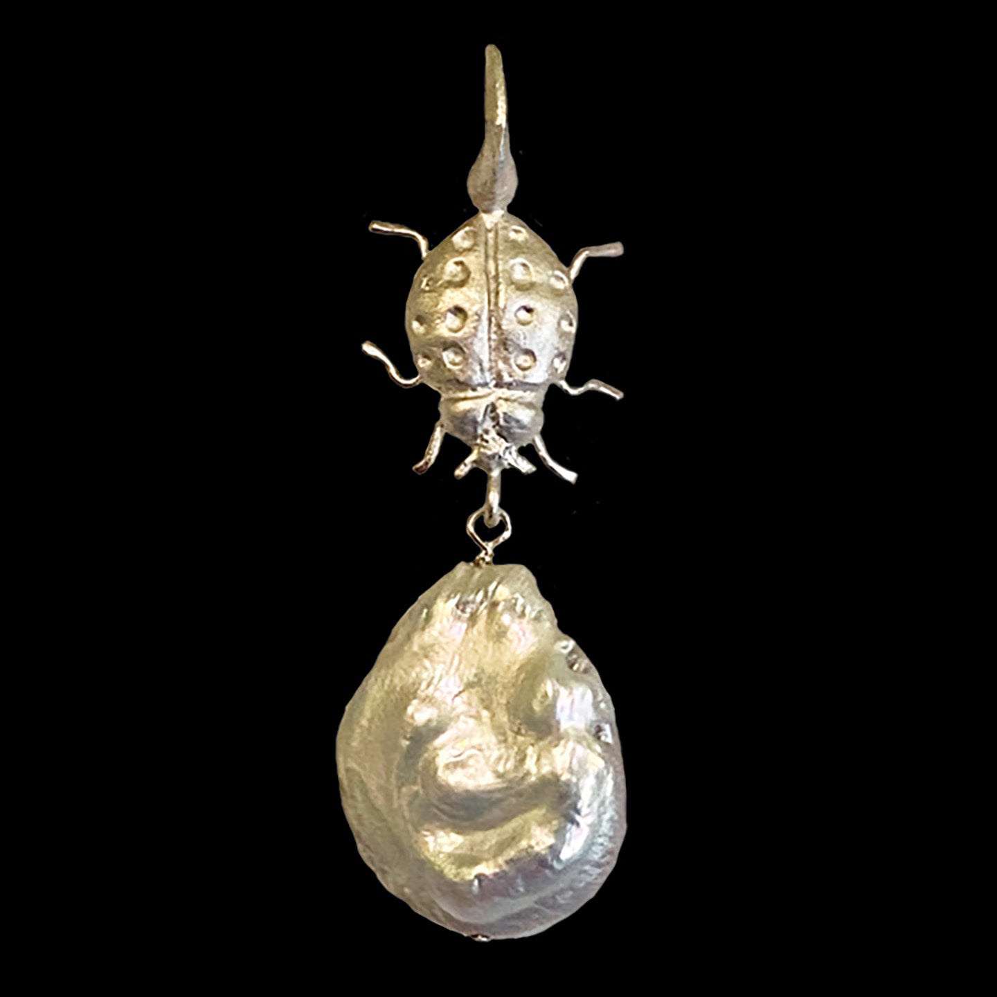 Ladybug Drop with Light Gray XL Coin Pearl