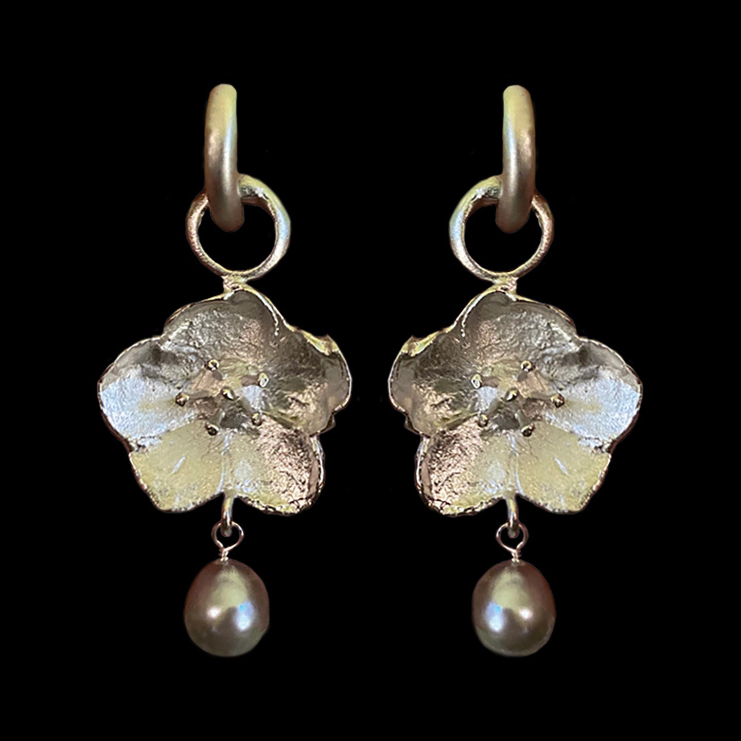 Many Rosa’s Choker Necklace and Hoop Earrings