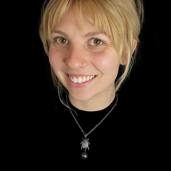 Scattered Black Bettle and Pearl Choker