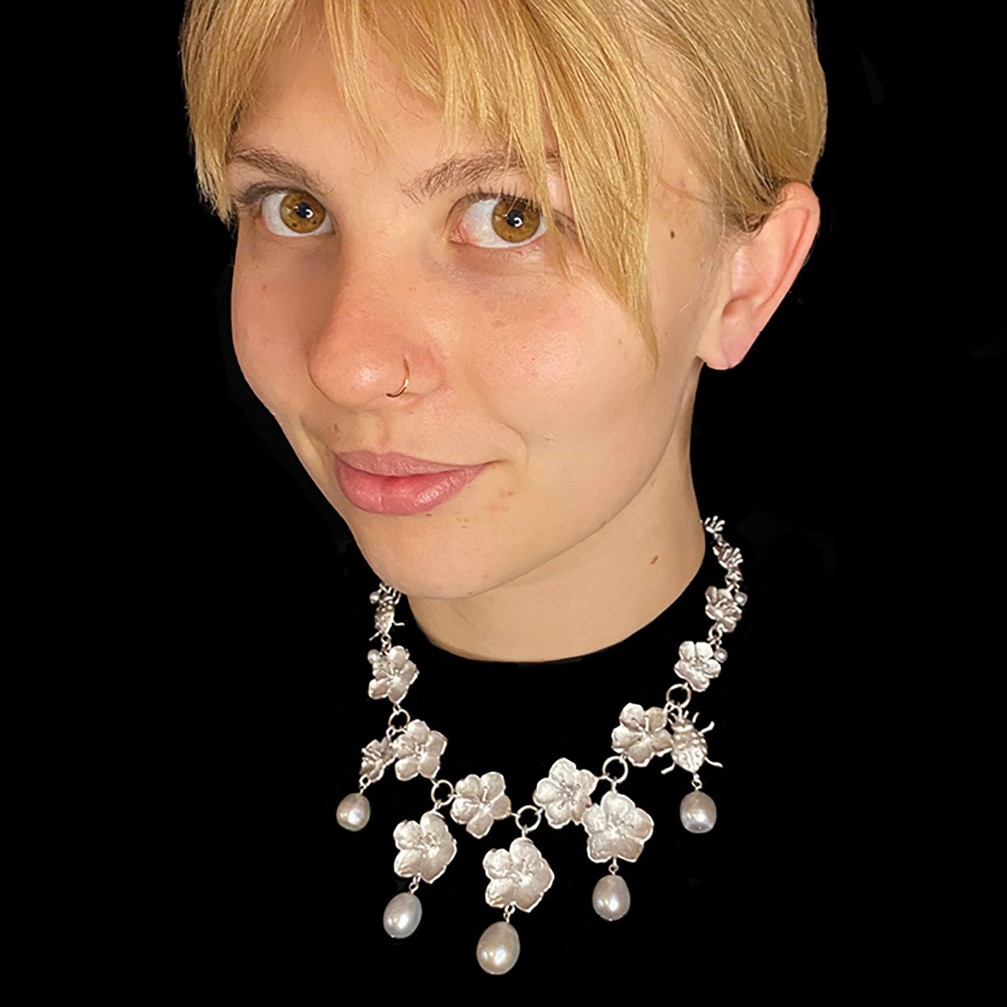 Many Rosa’s Choker Necklace and Hoop Earrings